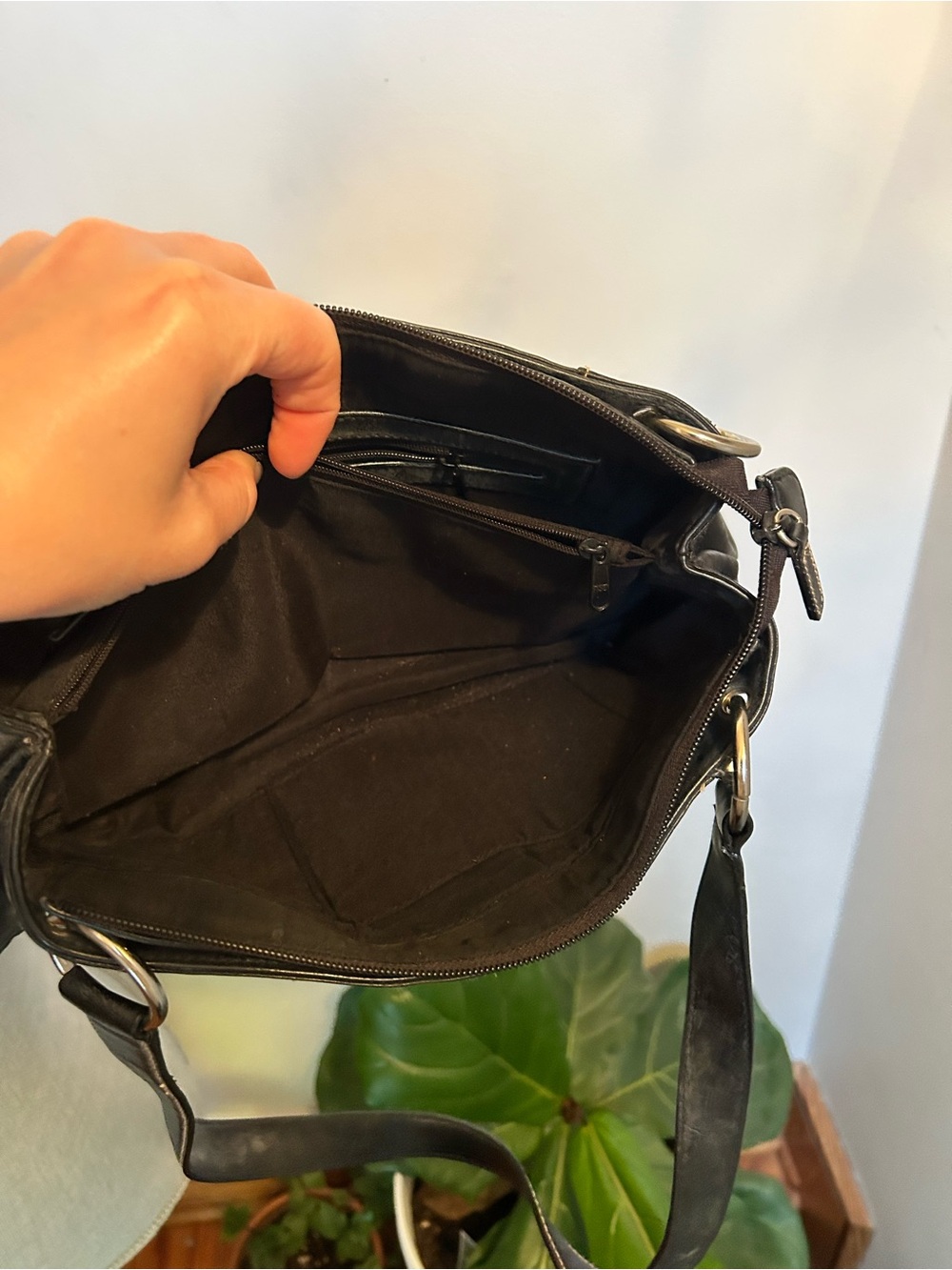 Classic Black Leather Shoulder Bag - Picture 5 of 7